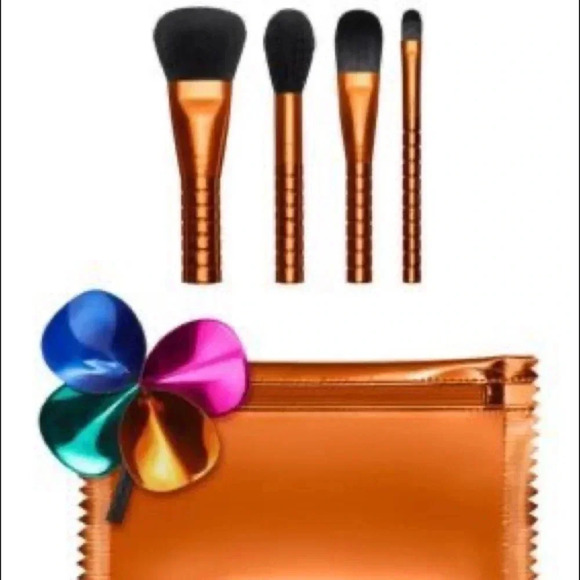 NIB Mac shiny pretty things brush  set - Picture 1 of 14